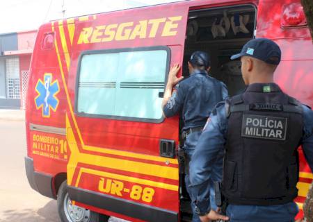 Motociclista é presa por embriaguez após colidir com moto estacionada em Nova Andradina